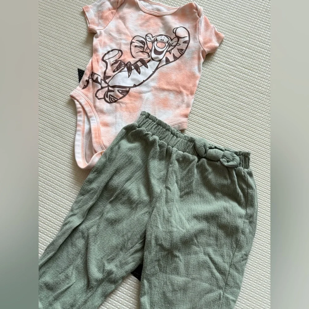 Disney|FREE with any kids purchase,baby girl Tigger Onesie & Green Pants Set•12M